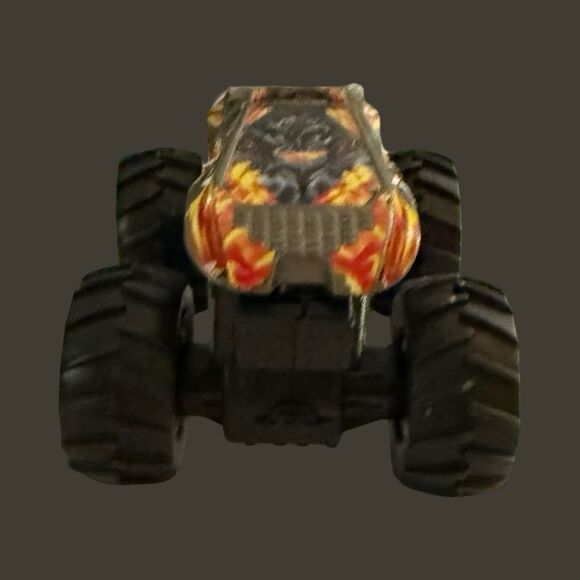 Hot Wheels Maximum Destruction Rev N Go Friction Monster Truck 1:43 - Picture 9 of 10